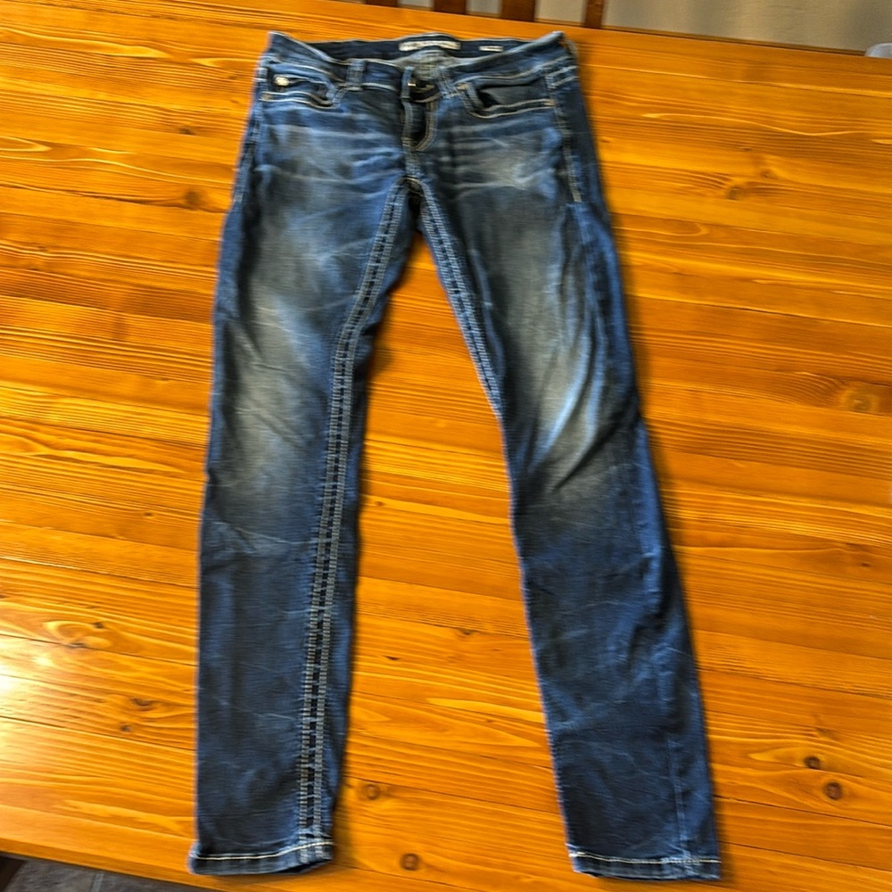 Buckle BKE Sabrina style (skinny) jeans size 25R stretchy, excellent condition.